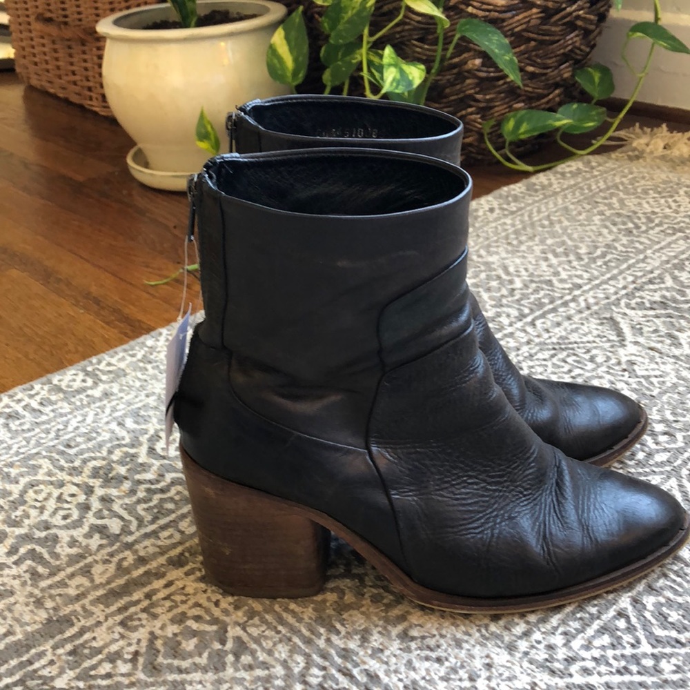 Black Leather Boots w Wooden Heel